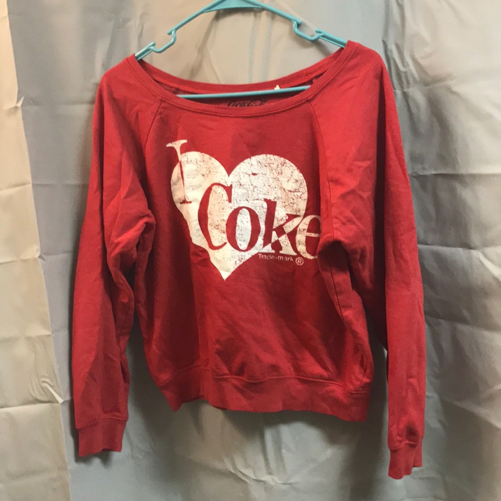 Cropped sweatshirt.